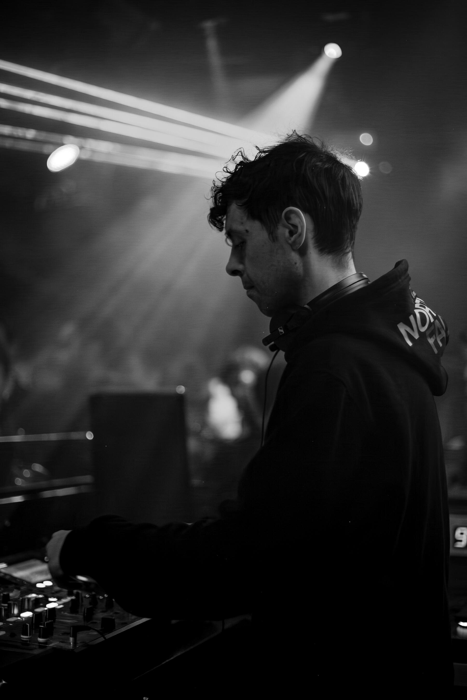 Robert Cosmic performing live in Madrid